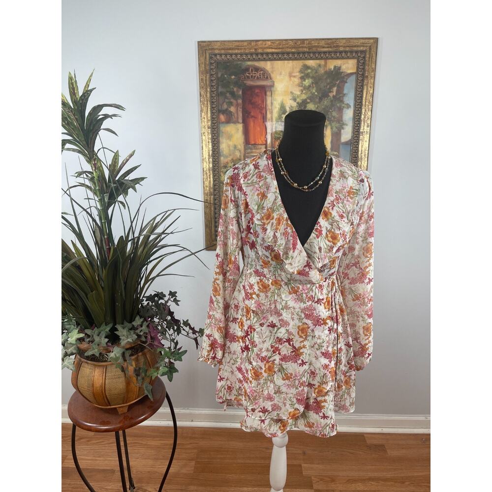 Forever 21 Dress Women's M Floral‎ Print Ruffle Trim V-Neck Classic Silhouette